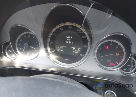 2010 Mercedes-Benz E 550 4Matic из США, поврежденный, VIN WDDHF9AB3AA131642